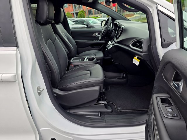 New 2027 Chrysler Pacifica LX FWD image 45