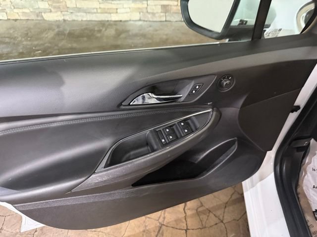 Used 2018 Chevrolet Cruze Premier FWD image 9