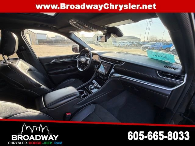 Used 2023 Jeep Grand Cherokee L Laredo image 10