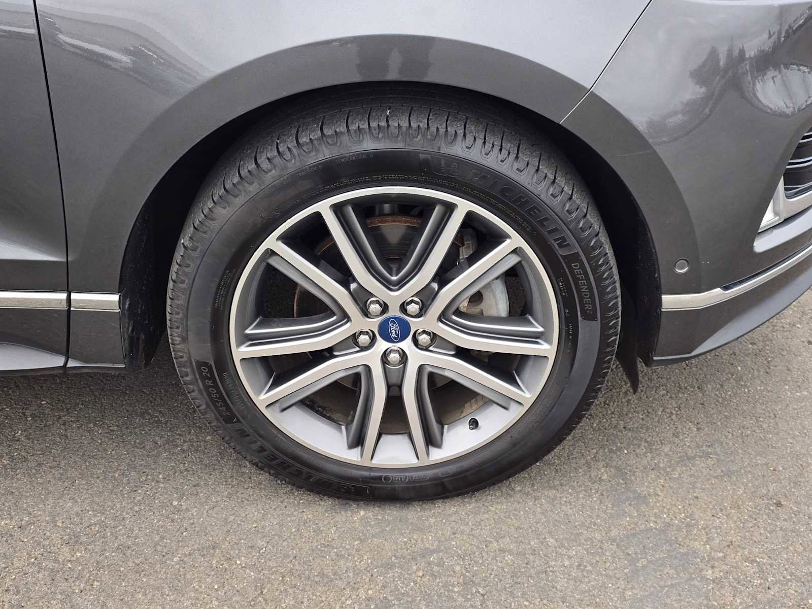 Used 2019 Ford Edge Titanium w/ Equipment Group 301A image 10