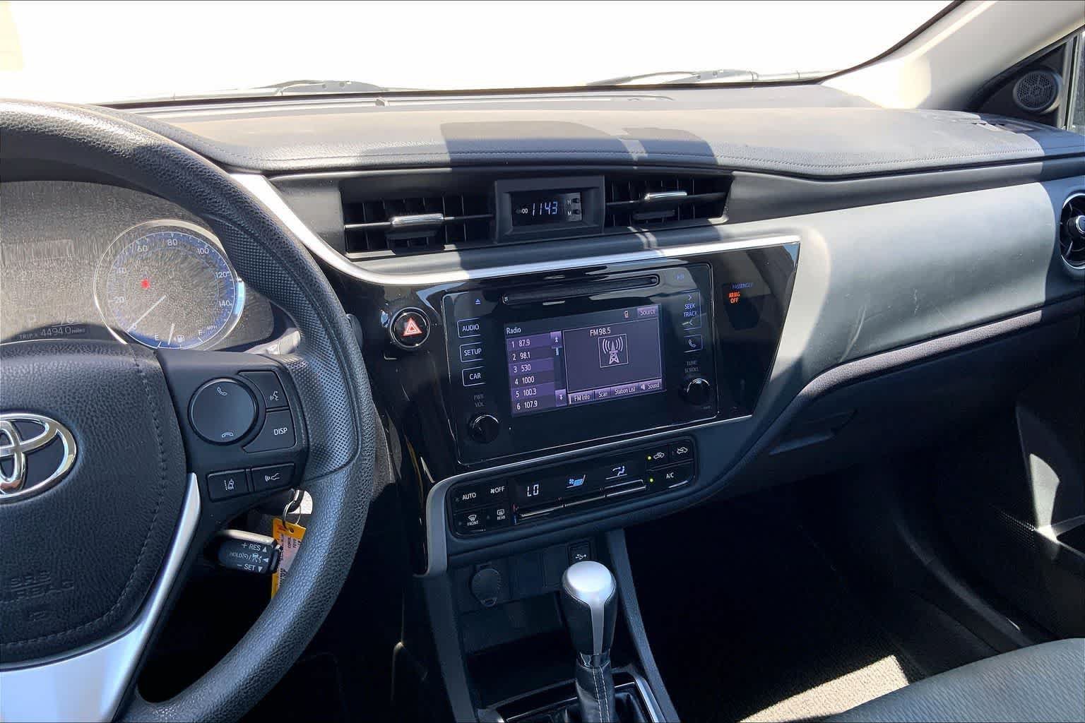 Used 2019 Toyota Corolla LE FWD image 15
