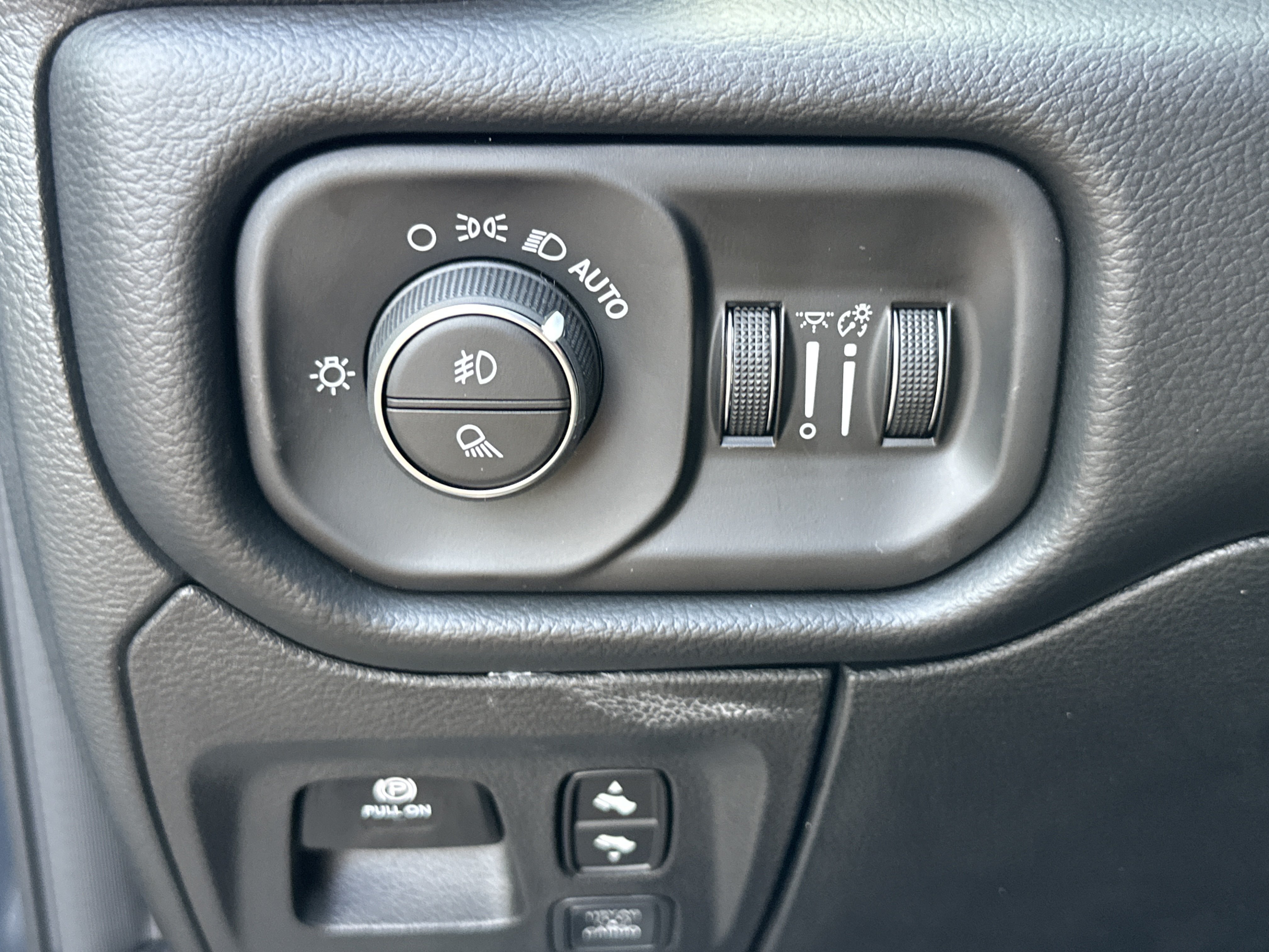 New 2027 RAM 1500 Laramie w/ Night Edition AWD/4WD image 14