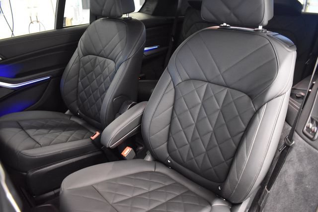 Used 2026 BMW X7 xDrive40i AWD/4WD image 7