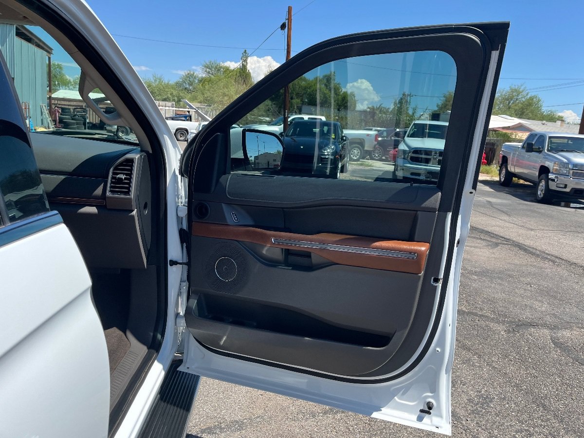 Used 2018 Ford Expedition XLT w/ Equipment Group 202A RWD image 40
