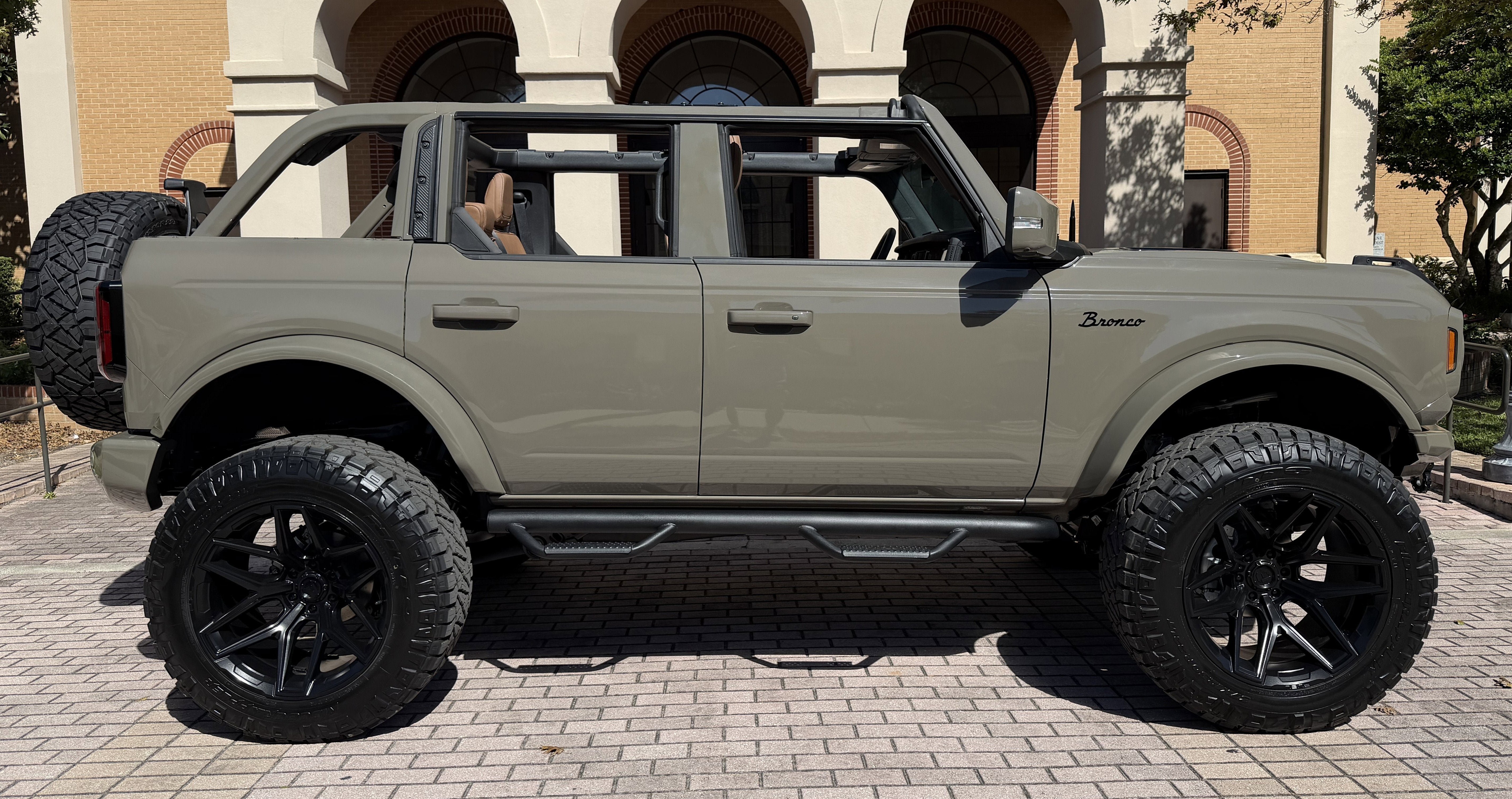 Used 2025 Ford Bronco Outer Banks AWD/4WD image 11