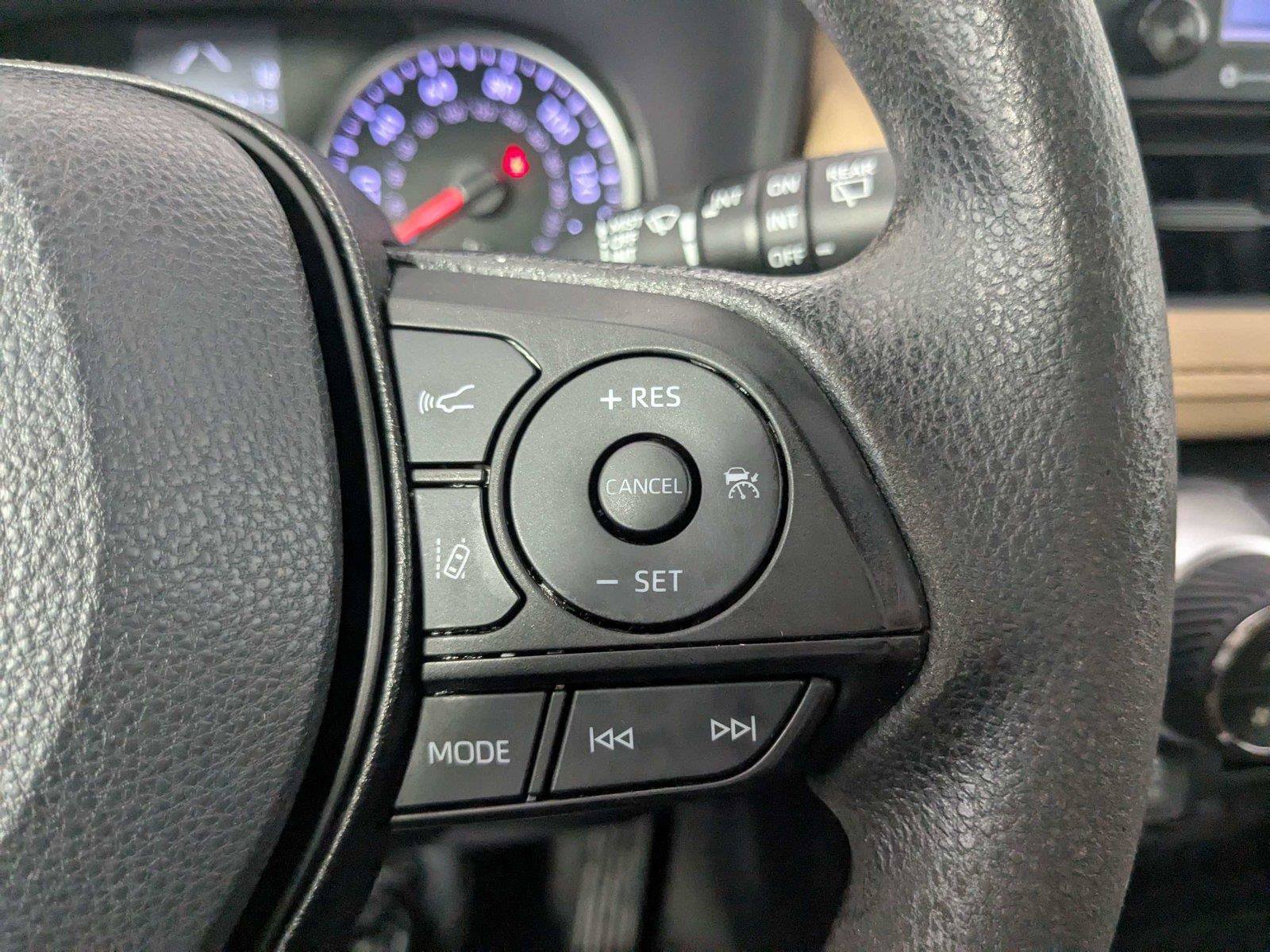 Certified 2022 Toyota RAV4 XLE FWD image 17