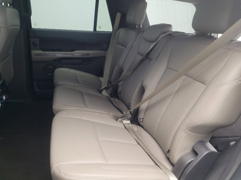 Used 2019 Ford Expedition XLT w/ Equipment Group 202A AWD/4WD image 18