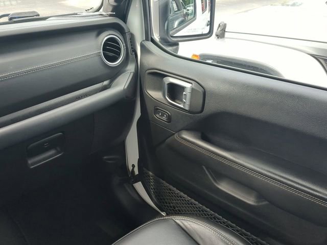 Used 2018 Jeep Wrangler Unlimited Sahara AWD/4WD image 19
