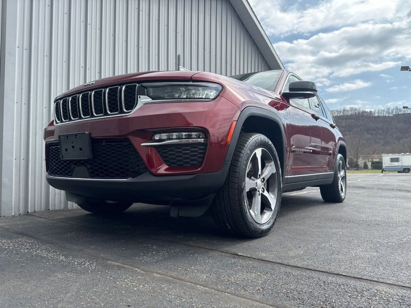 Used 2023 Jeep Grand Cherokee 4WD 4xe image 16