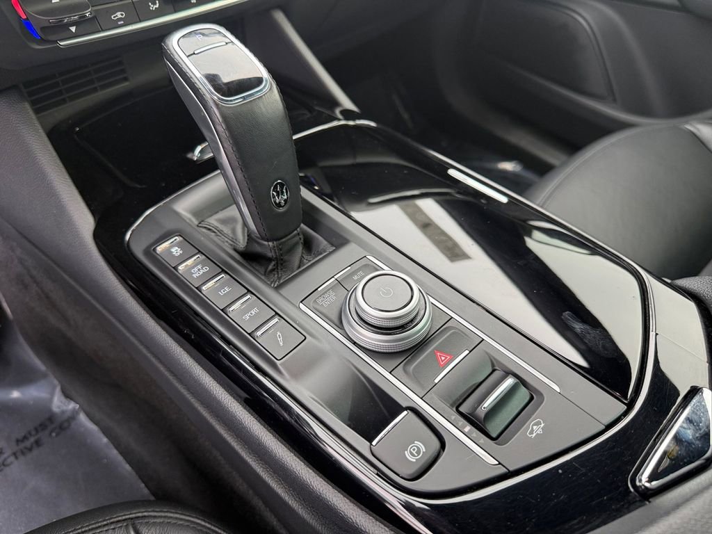 Used 2021 Maserati Levante image 22