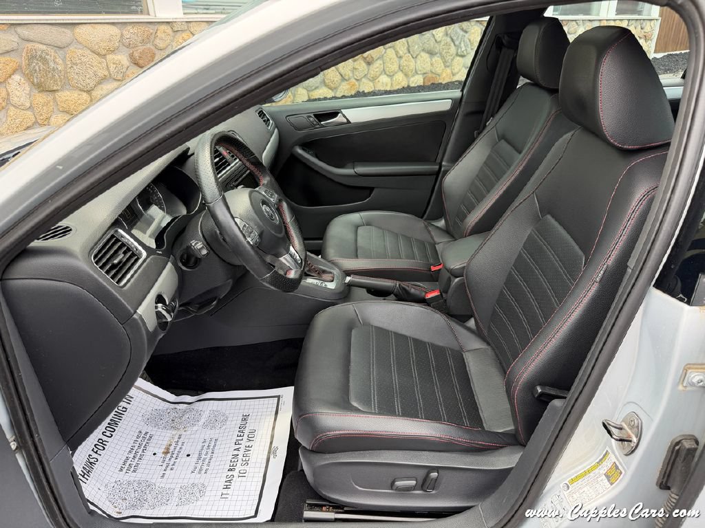 Used 2013 Volkswagen Jetta GLI Autobahn FWD image 4