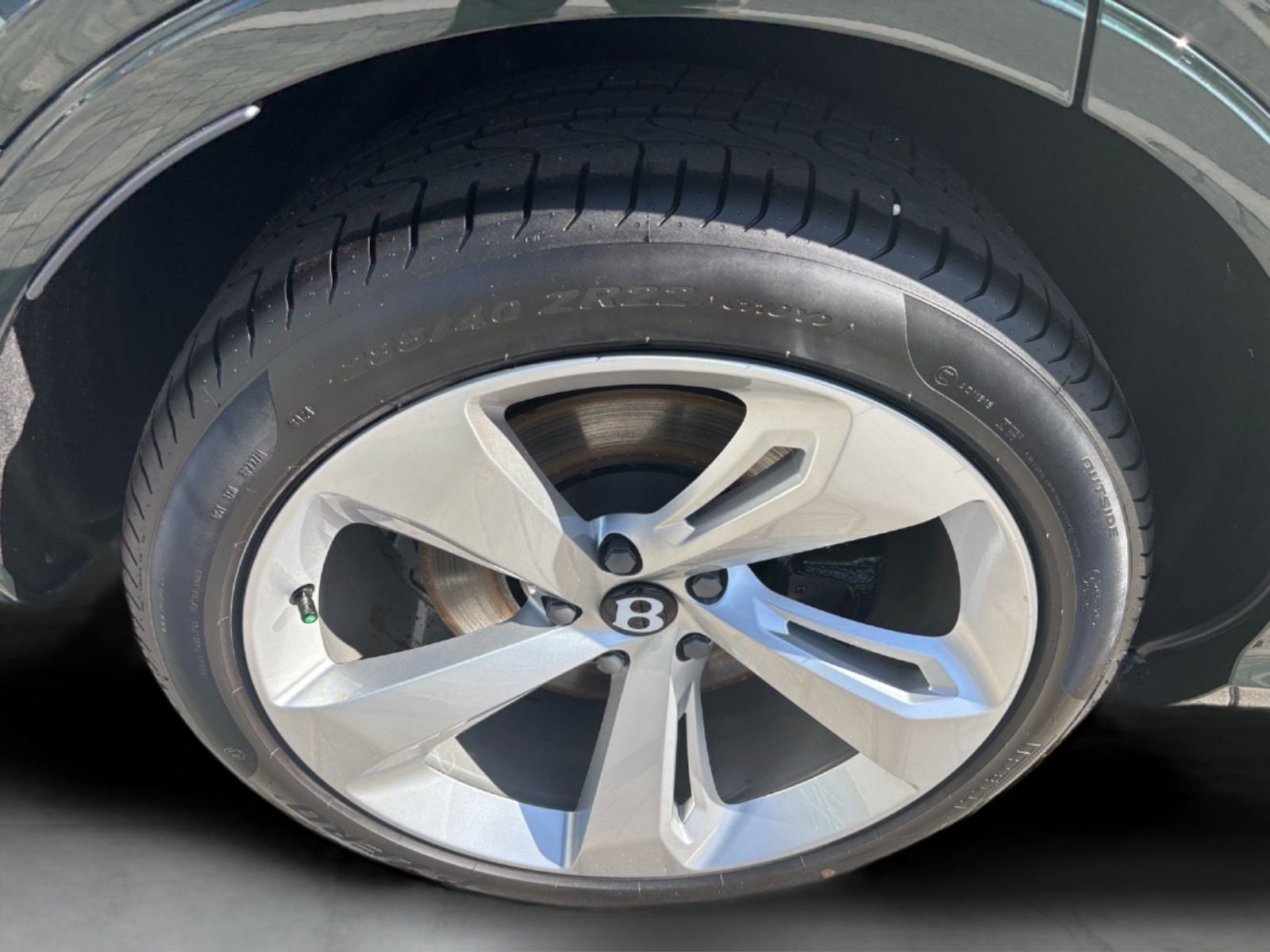 New 2025 Bentley Bentayga Extended Wheelbase image 24
