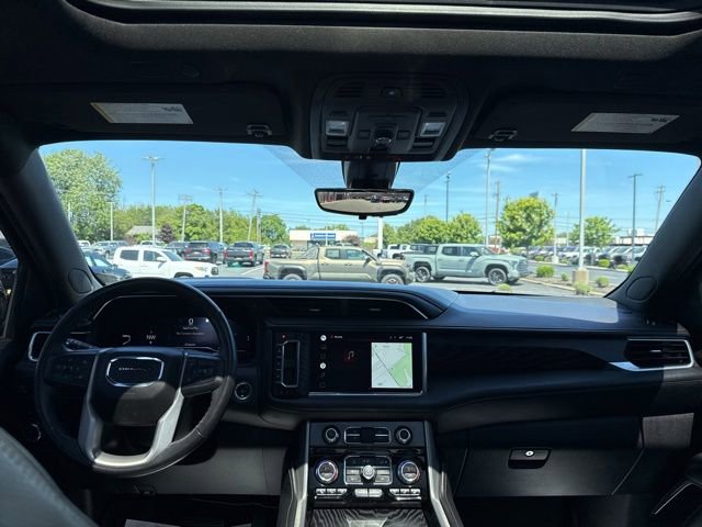 Used 2022 GMC Yukon XL Denali w/ Denali Premium Package AWD/4WD image 12