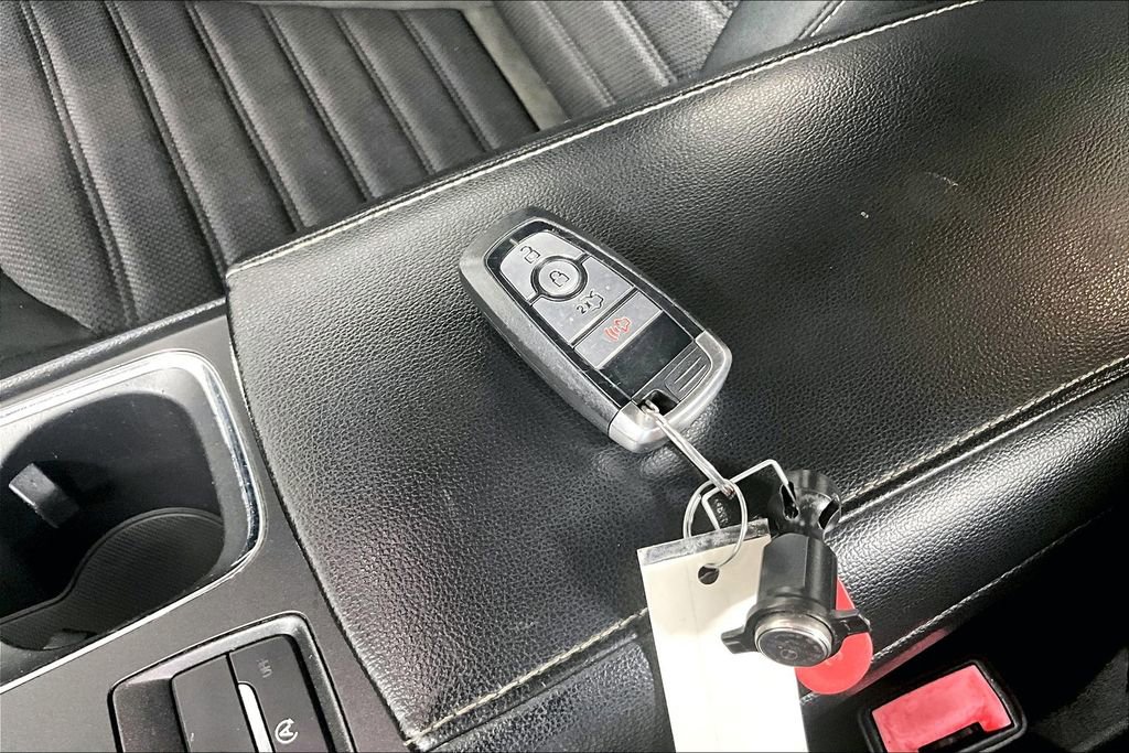 Used 2020 Ford Fusion SE image 10