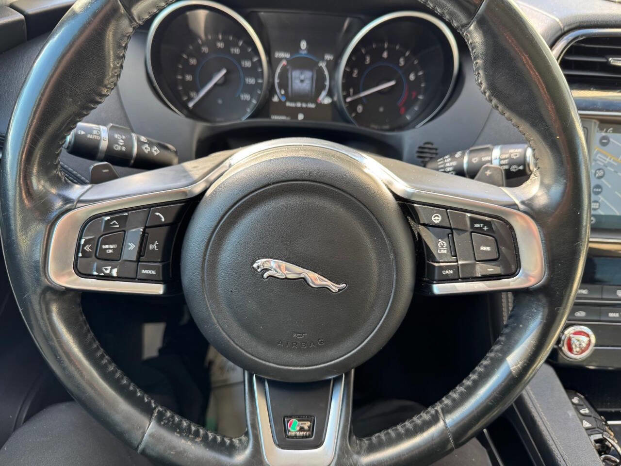 Used 2017 Jaguar F-PACE R-Sport image 17