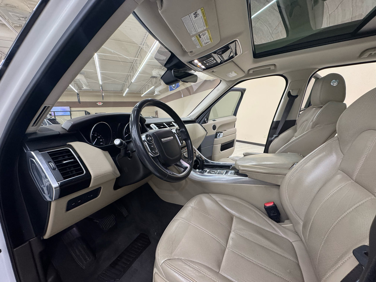 Used 2017 Land Rover Range Rover Sport HSE image 17