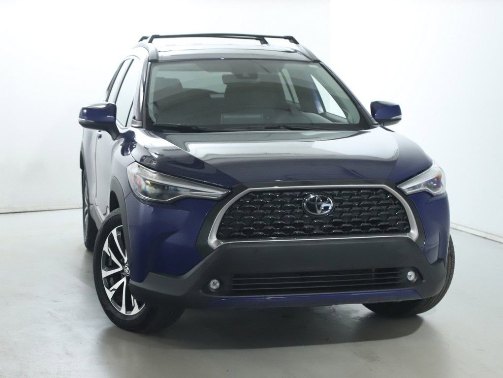 Used 2022 Toyota Corolla Cross XLE w/ Convenience Package AWD/4WD image 1