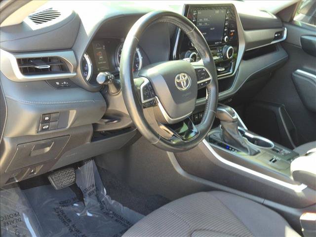 Used 2021 Toyota Highlander LE FWD image 9