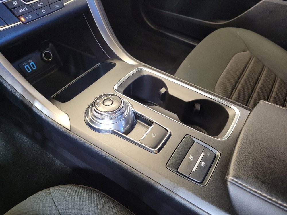 Used 2020 Ford Fusion SE image 26