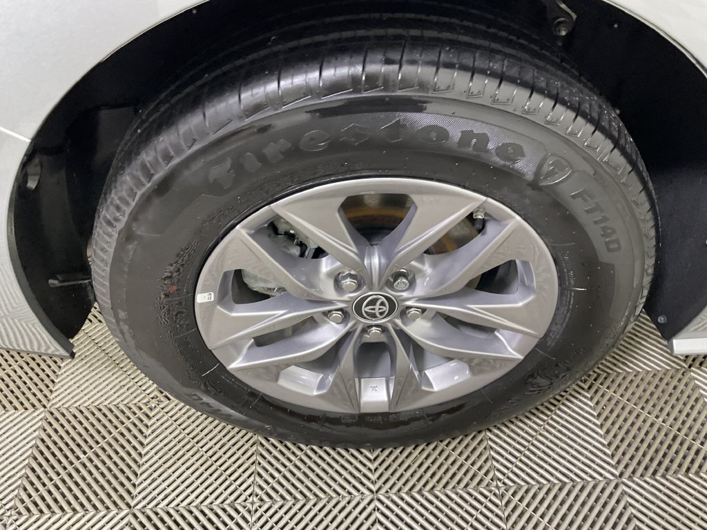 Certified 2025 Toyota Sienna XLE FWD image 10
