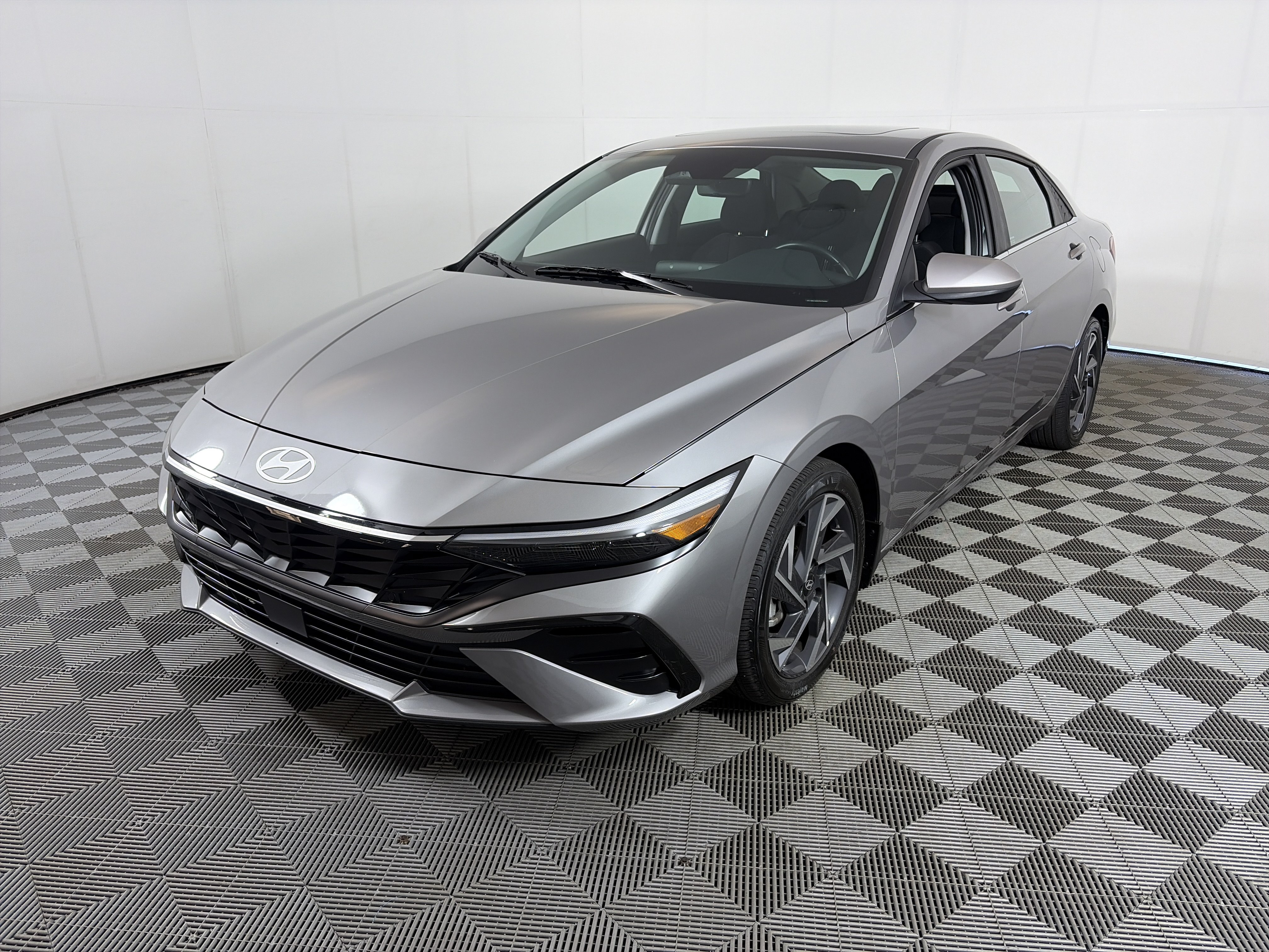 Certified 2024 Hyundai Elantra SEL w/ Convenience Package FWD image 3