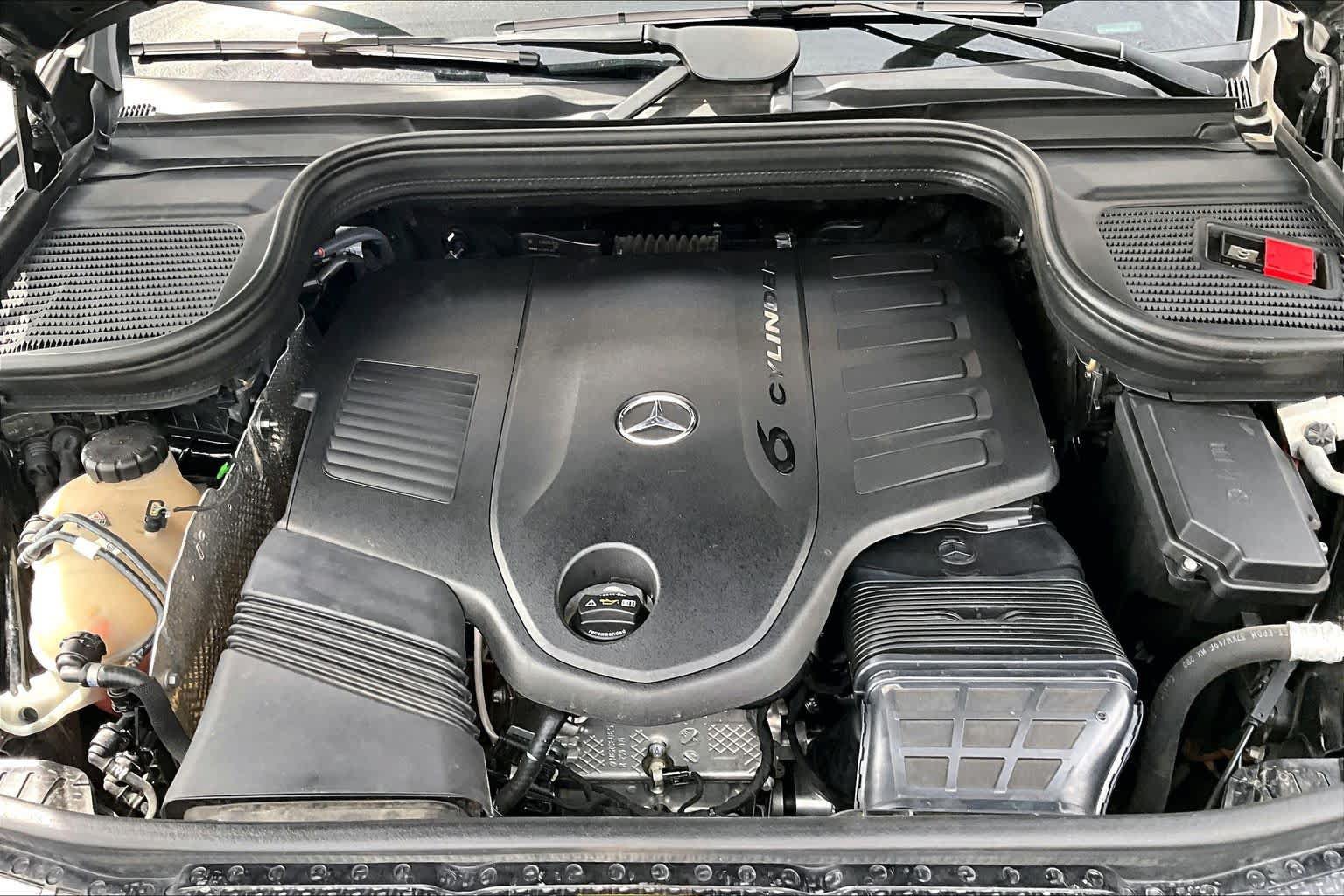 Used 2020 Mercedes-Benz GLS 450 4MATIC image 32