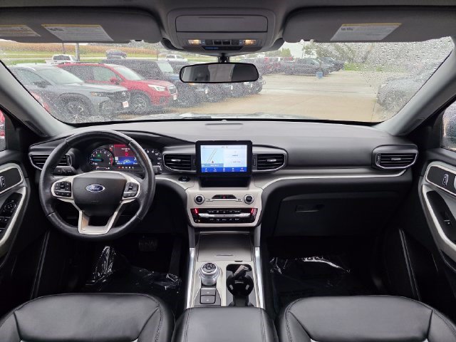 Used 2023 Ford Explorer XLT w/ Equipment Group 202A AWD/4WD image 22