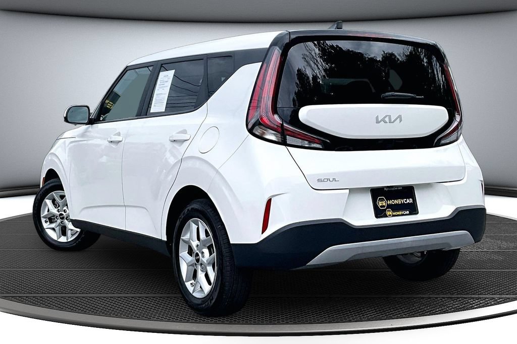 Used 2023 Kia Soul LX w/ Option Group 015 FWD image 4