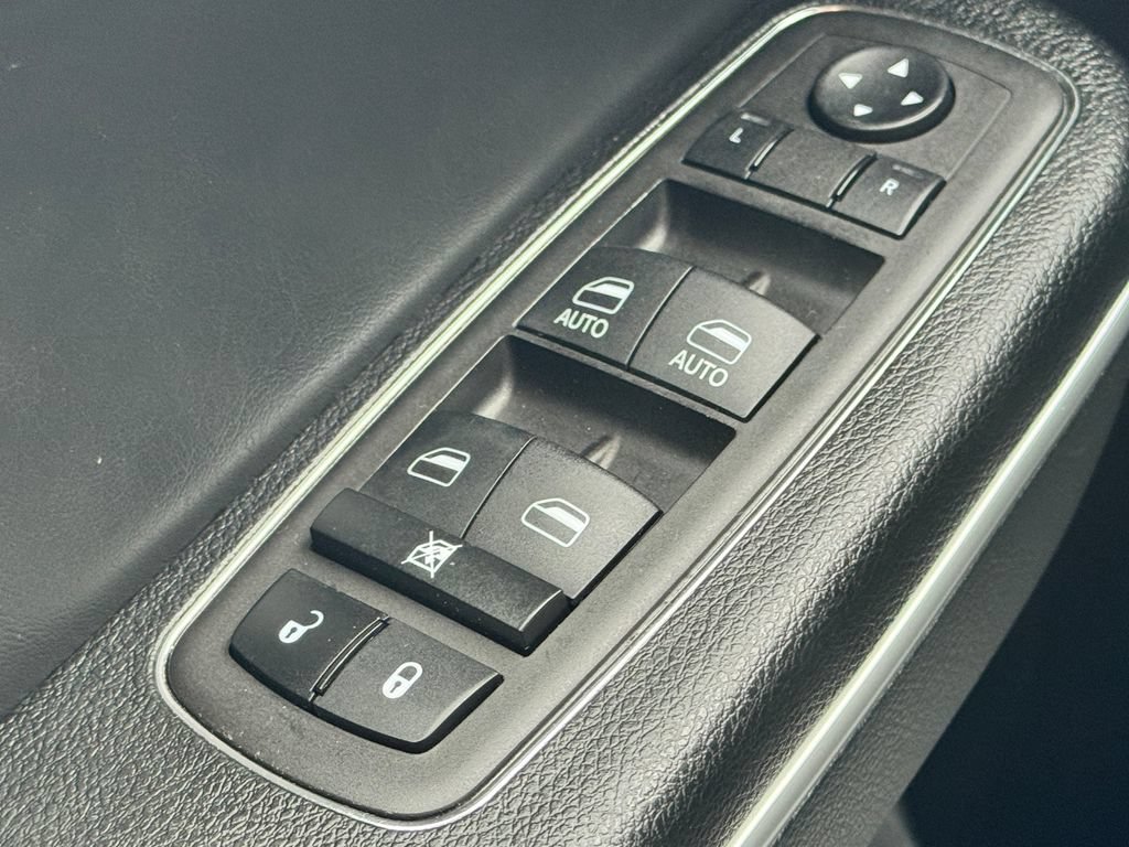 Used 2023 Chrysler 300 Touring AWD/4WD image 29
