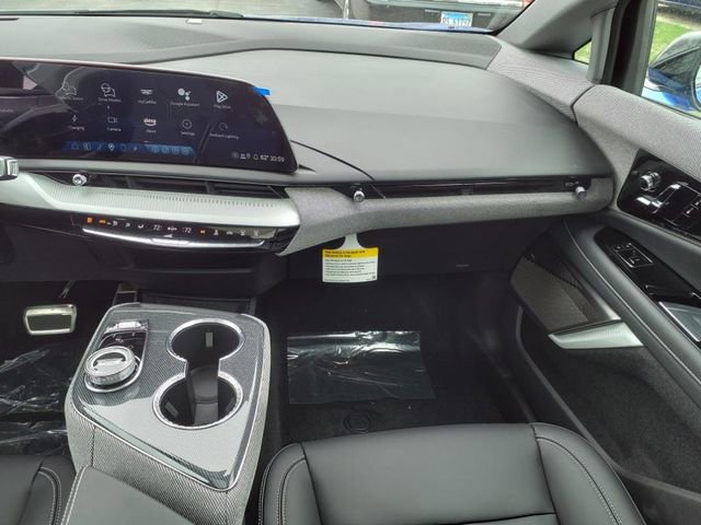 New 2025 Cadillac Optiq Luxury 1 image 16