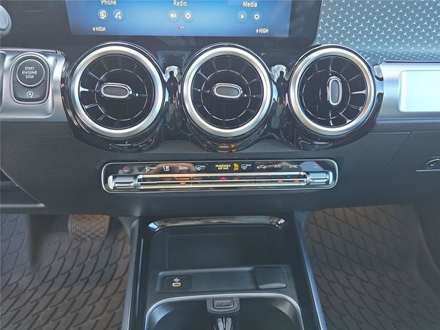 Used 2026 Mercedes-Benz GLB 250 4MATIC image 32