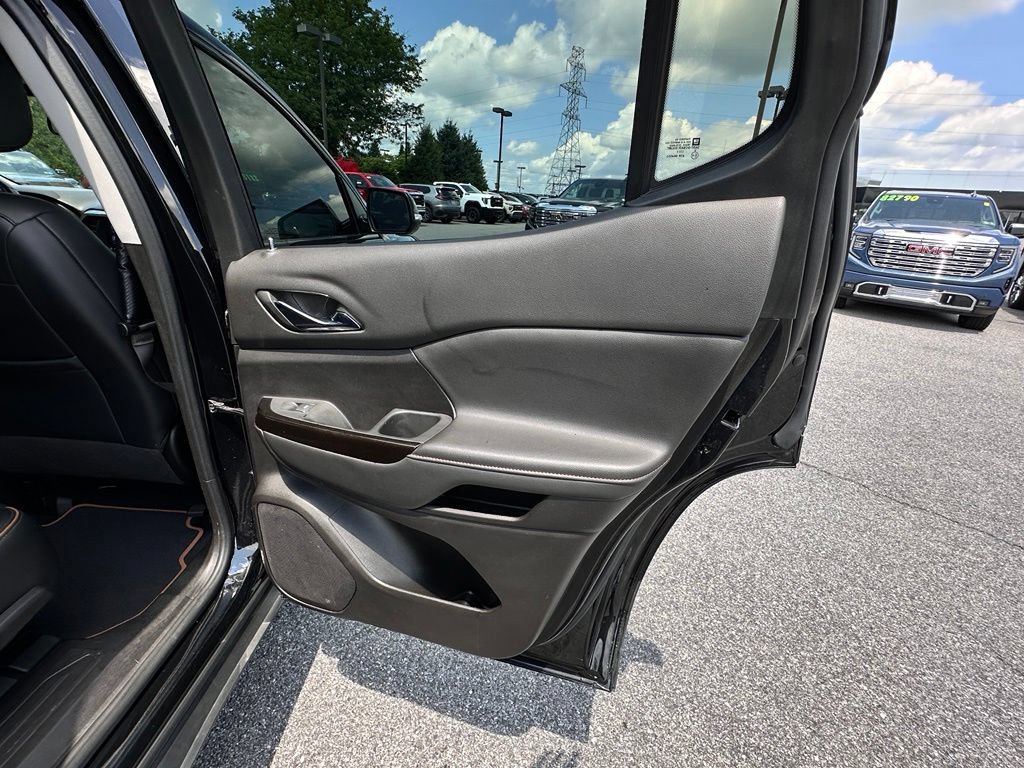 Used 2022 GMC Acadia AT4 w/ Technology Package AWD/4WD image 18