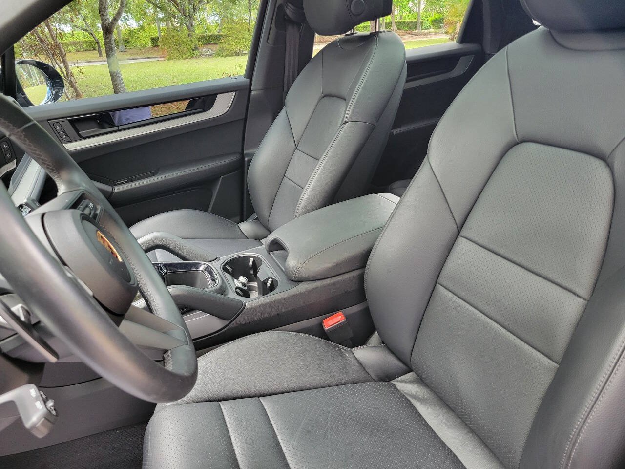 Used 2024 Porsche Cayenne AWD/4WD image 21