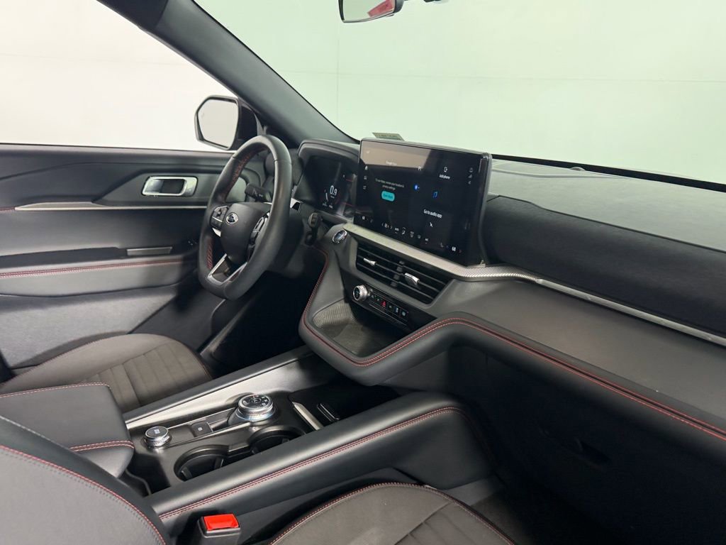 Used 2025 Ford Explorer ST-Line AWD/4WD image 32