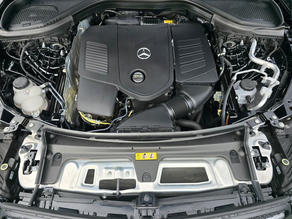 Used 2026 Mercedes-Benz GLC 300 4MATIC image 11