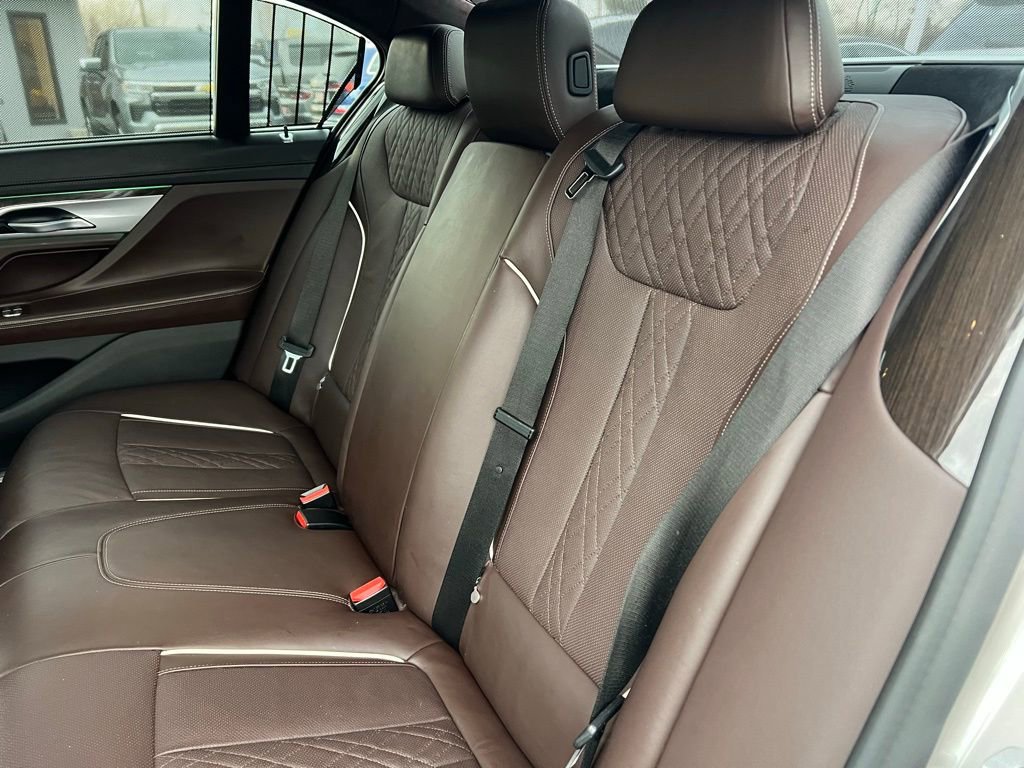 Used 2021 BMW 750i xDrive w/ Executive Package AWD/4WD image 18
