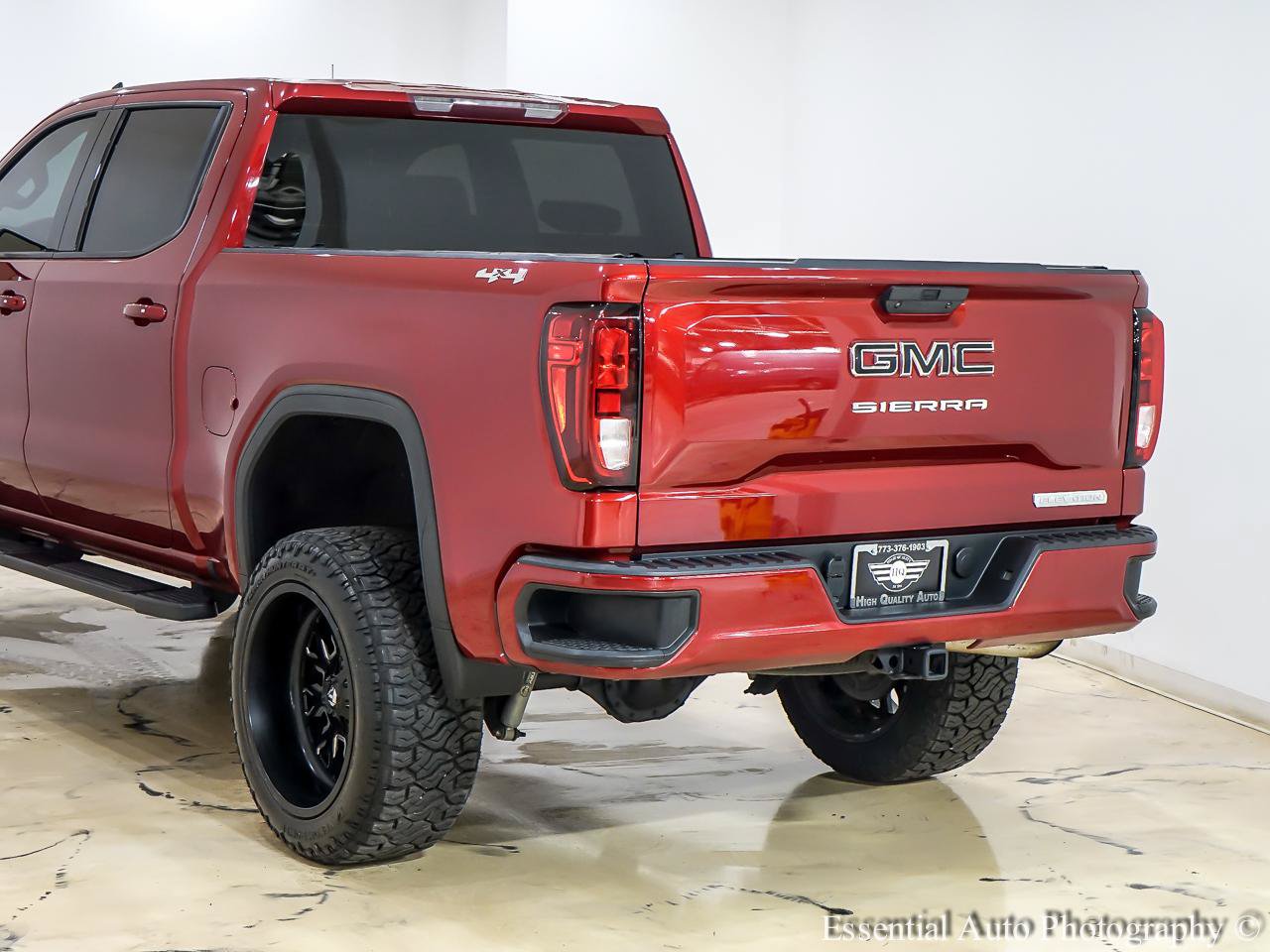 Used 2021 GMC Sierra 1500 Elevation w/ LPO, Elevation Black Package AWD/4WD image 9