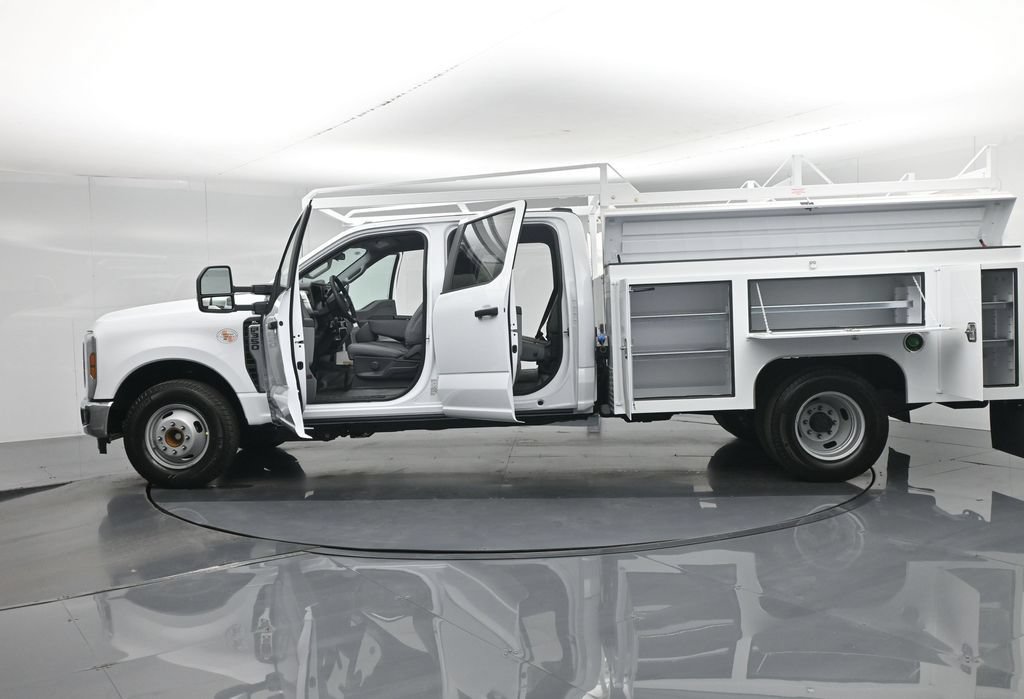 New 2026 Ford F350 XL w/ XL Chrome Package RWD image 4