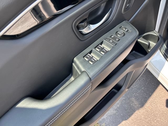 Certified 2025 Honda Pilot Touring image 11