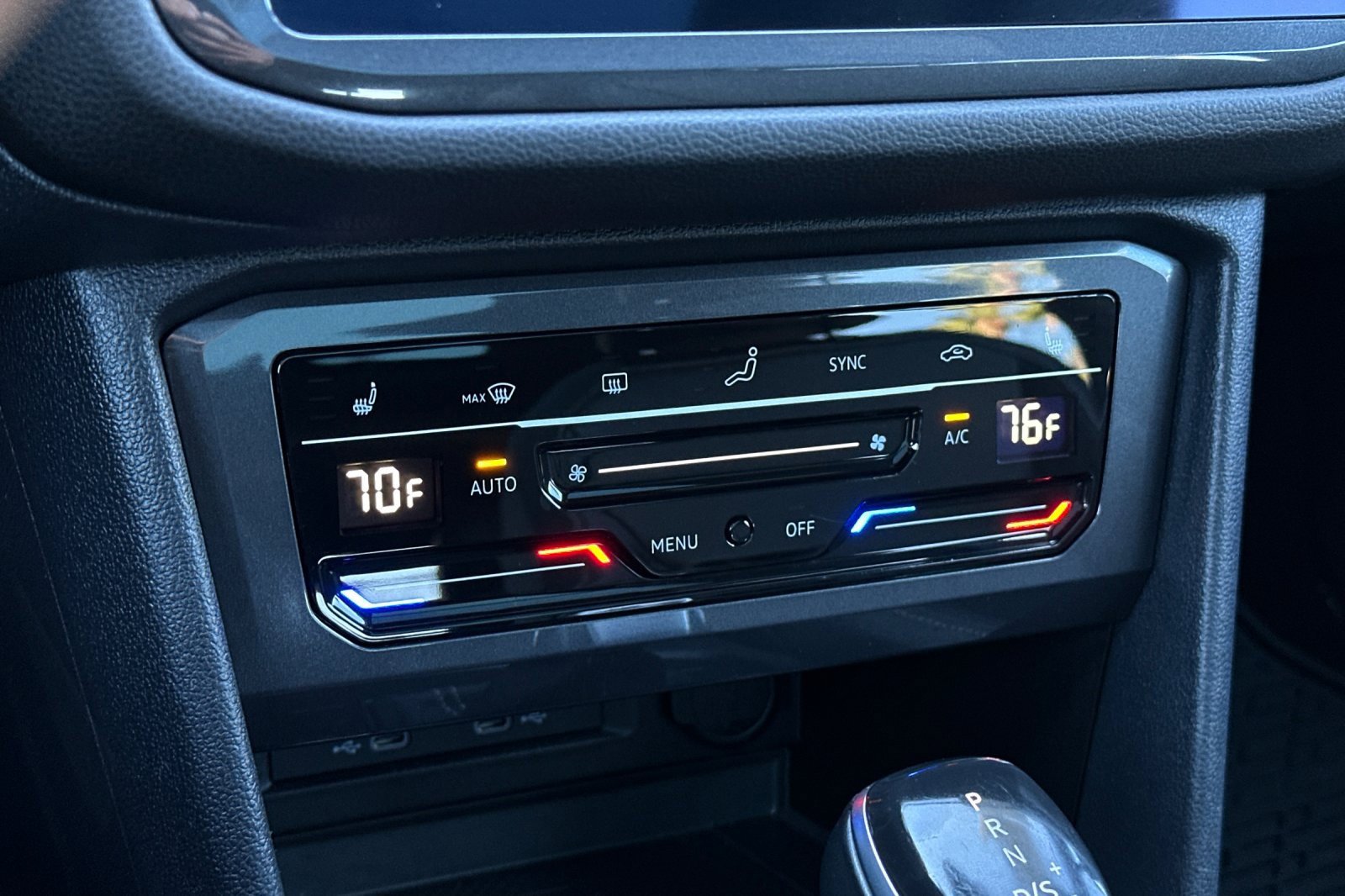 Certified 2022 Volkswagen Tiguan SE R-Line image 22