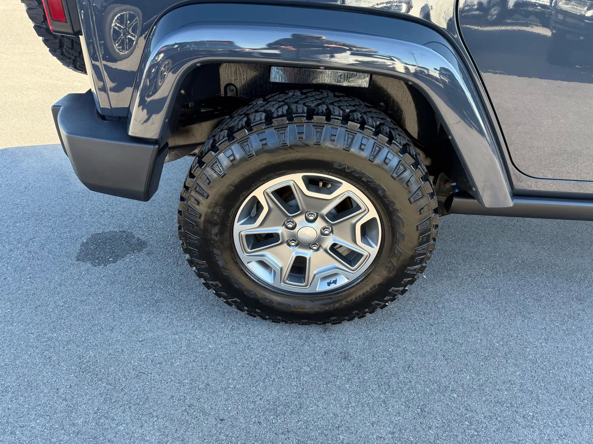 Used 2017 Jeep Wrangler Unlimited Rubicon w/ Connectivity Group AWD/4WD image 21
