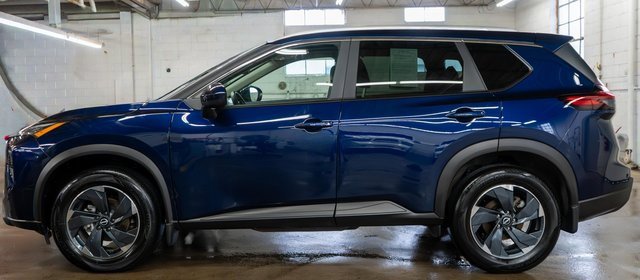Used 2025 Nissan Rogue SV w/ SV Premium Package image 9
