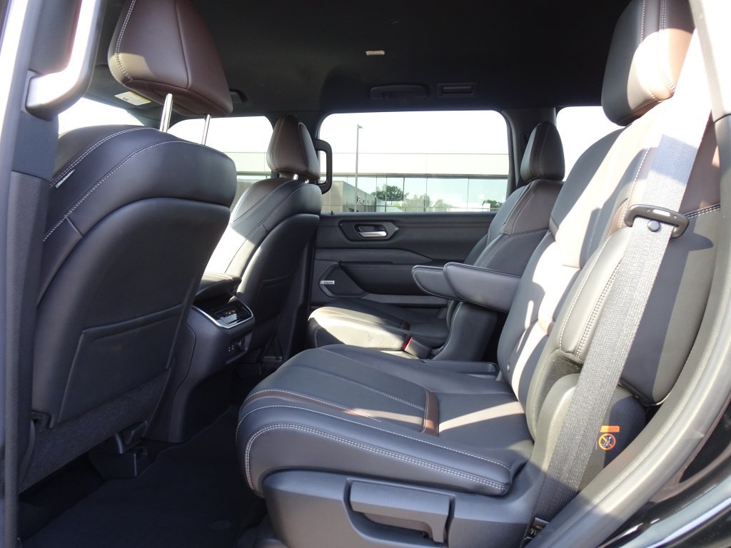 Used 2025 Nissan Armada SL w/ Captain's Chari Seat Package AWD/4WD image 16