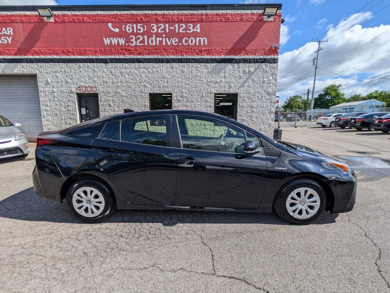 Used 2021 Toyota Prius LE FWD image 5