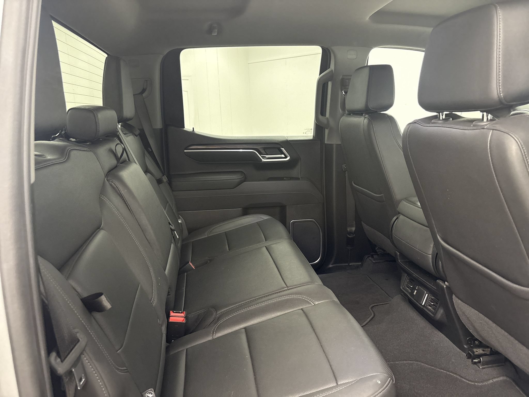 Used 2025 GMC Sierra 1500 SLT AWD/4WD image 15