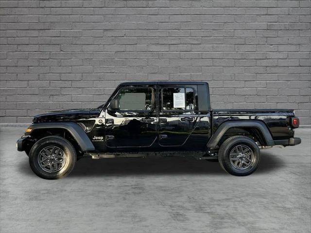 Certified 2025 Jeep Gladiator Sport AWD/4WD image 9
