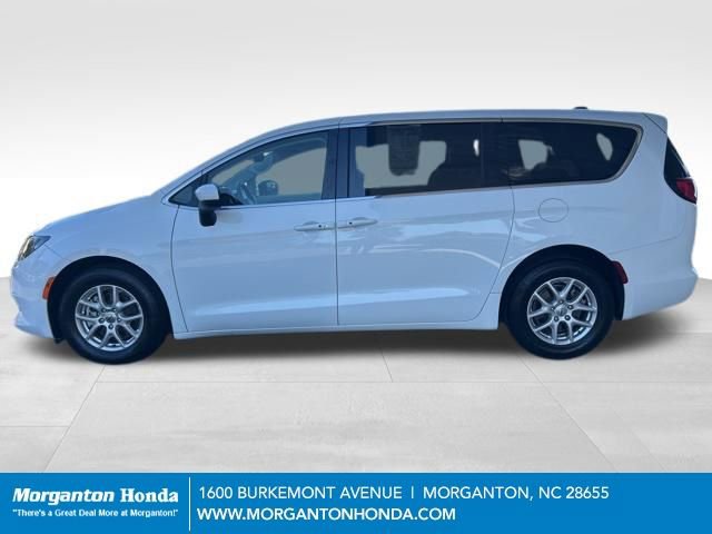 Used 2023 Chrysler Voyager LX FWD image 5