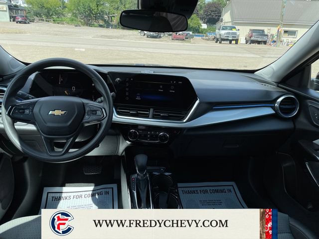 Used 2025 Chevrolet Trax LT FWD image 12
