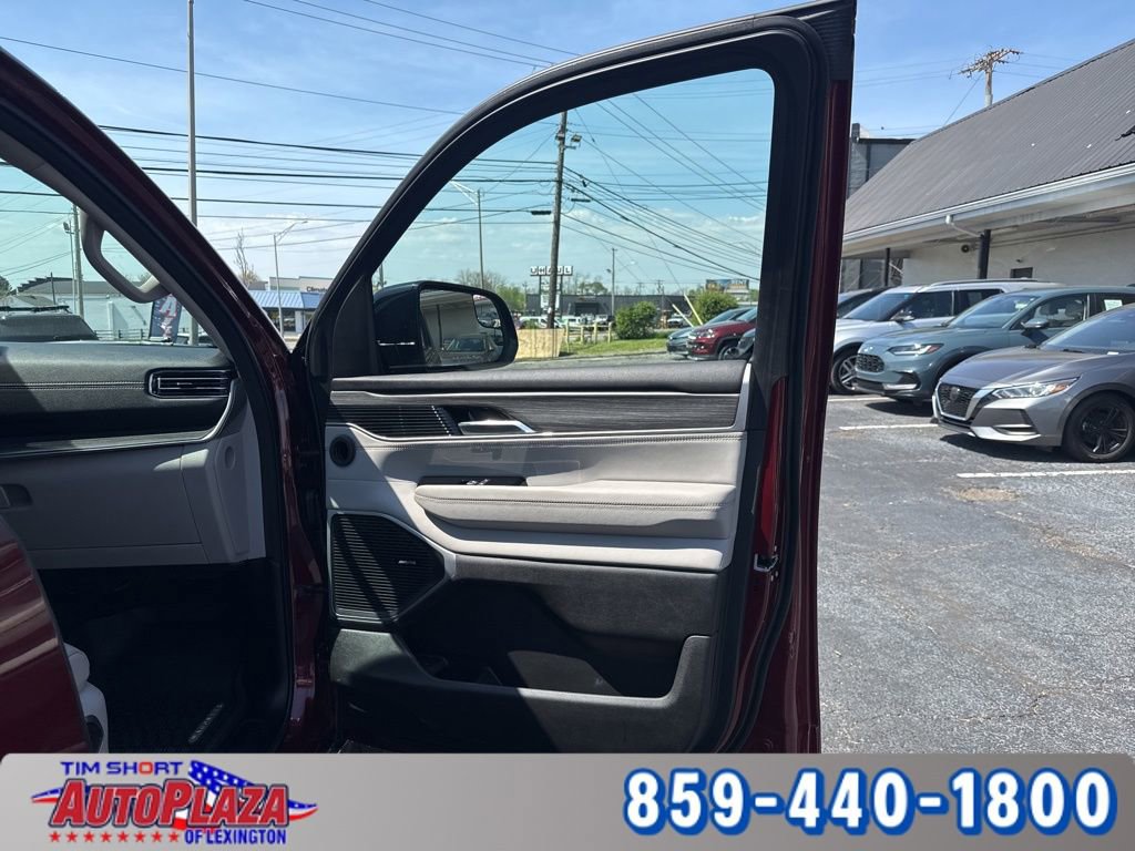 Used 2023 Jeep Wagoneer Series III w/ Convenience Group I image 28