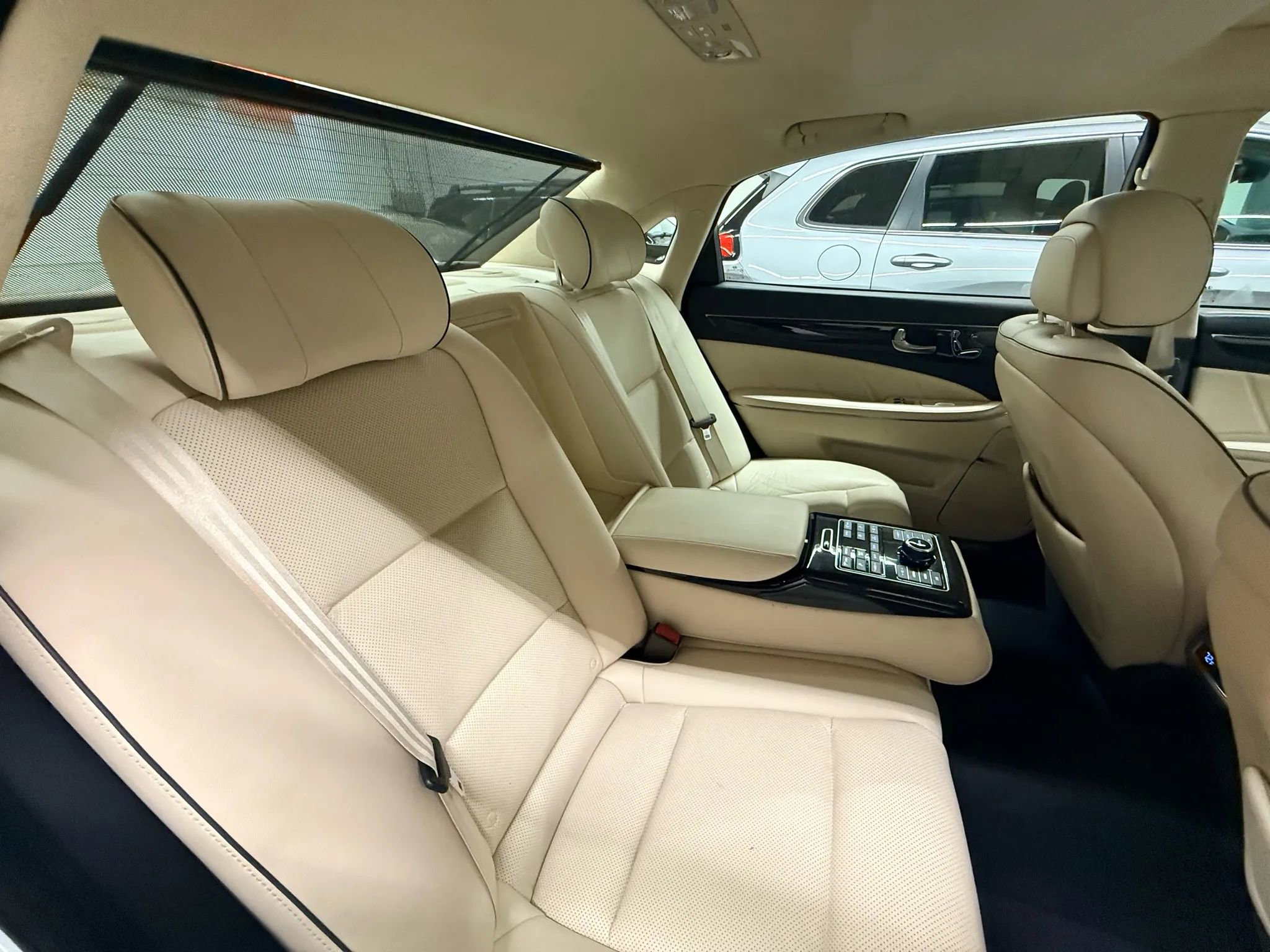 Used 2014 Hyundai Equus Signature RWD image 24